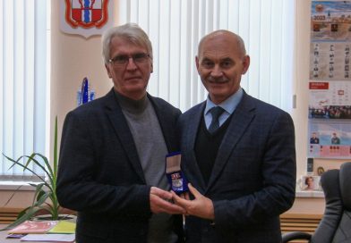 Режиссер Юрий Баженов награжден медалью «200 лет Омской области»